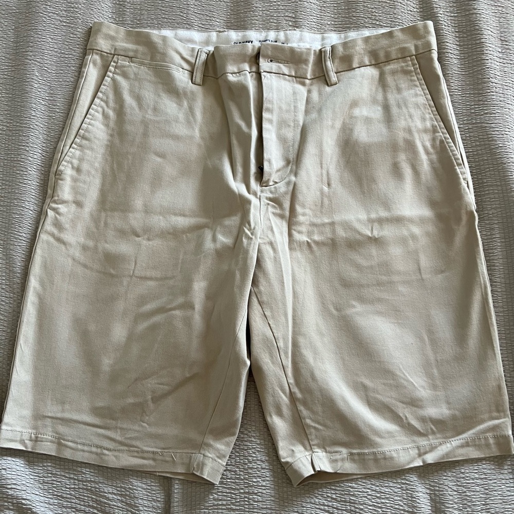 Old Navy Ultimate Slim Built-in-Flex Mens Shorts | 34 | White | Good condition